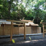 雨儀廊のテントが撤去された湯田神社（皇大神宮 摂社）
