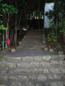 造替工事が進められる赤崎神社