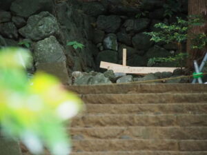 造替工事が進められる赤崎神社