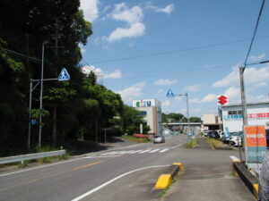 県道565号からJR亀山駅前へ