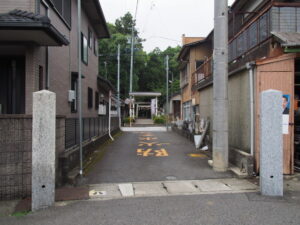 川併神社、東側の参道