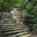 隣の御敷地への階段、度会大国玉比賣神社（豊受大神宮 摂社）