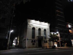 夜の旧鴻池銀行七条支店