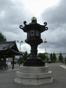東本願寺から望む京都タワー