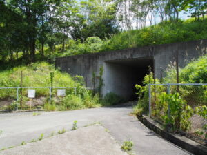 伊勢自動車道の下で交差する「松阪38」