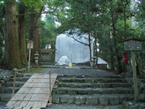 簀屋根から階段が取り外された多岐原神社（皇大神宮 摂社）