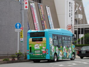 ミジュマル小型電気バス（9002号車）、宇治山田駅前にて