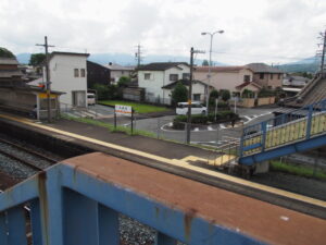 田丸駅の跨線橋から望む駅の南側ロータリー（玉城町佐田）