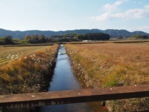 矢野と野篠境界に架かる橋から望む上流側