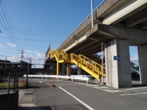 近鉄小俣駅付近の架線橋