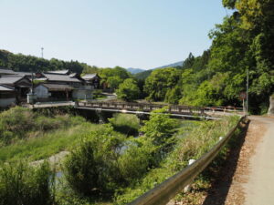 長野川に架かる新開橋
