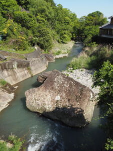 立岩橋から望む長野川の下流方向