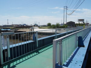 近鉄道路新相川橋脇の歩道橋（相川）