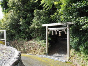 磯部神社の裏参道鳥居（志摩市磯部町恵利原）