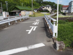 親柱が埋まる大正橋（神路川）