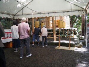 月次祭後の参拝、赤崎神社（豊受大神宮 末社）