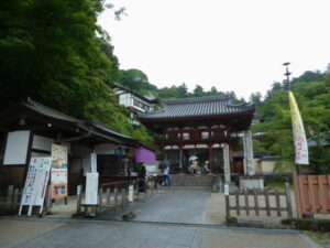 岡寺の山門