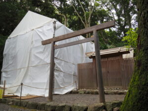 修繕工事中の葭原神社（皇大神宮 末社）