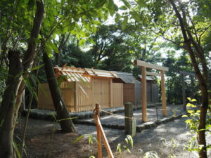 新しい殿舎が姿を現した葭原神社（皇大神宮 末社）