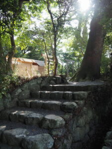 新しい殿舎が姿を現した葭原神社（皇大神宮 末社）