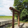 建て替えられた御塩浜の黒木鳥居（伊勢市二見町西）