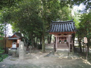 平木大明神社と弁財天社（薬師寺）