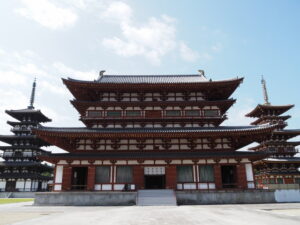 東塔と金堂、西塔（薬師寺）