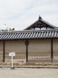 法隆寺から中宮寺への案内板