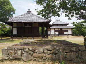 鐘楼跡と聖天堂、講堂（法起寺）