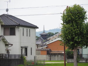 史跡中宮寺跡から望む法隆寺五重塔