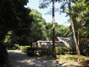 御塩焼所と御塩汲入所（御塩殿神社）