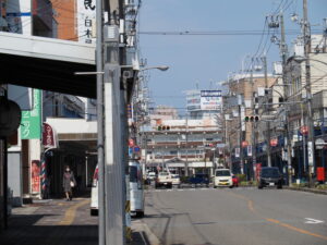 日野町交差点から望む松阪駅方向