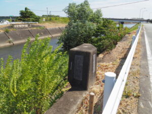 親柱が残された旧野依橋跡（外城田川）