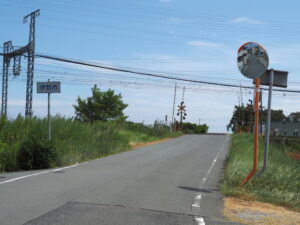 今も残る［伊勢市］の地名板（伊勢市小俣町と磯町の境界付近）