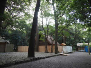 御垣の修繕工事が続く御塩殿（御塩殿神社）