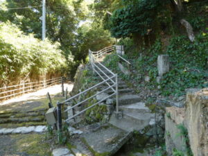 金胎寺の参道（鳥羽市鳥羽）