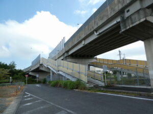 JR参宮線と伊勢南北幹線道路の高架