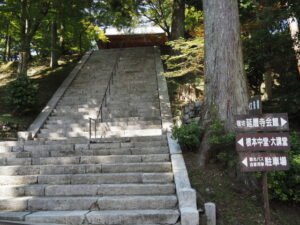 文殊堂への階段（延暦寺）