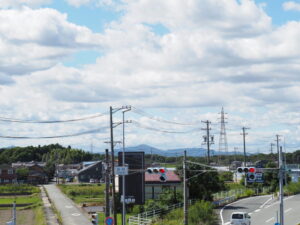 国道23号高向交差点 長屋歩道橋から望む高電圧線の鉄塔