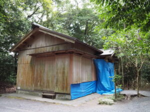 修繕中の斎舎（御塩殿神社）