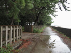 特別に開けられていた二見浦海岸側の出入口（御塩殿神社）