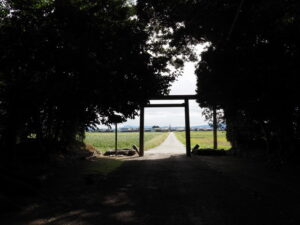 神服織機殿神社の社窓