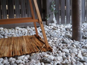 神服織機殿神社にて