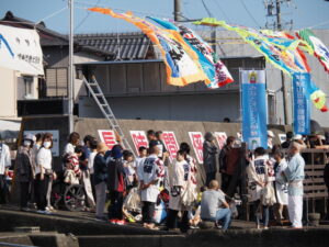 太一御用船のお出迎え（神社港）