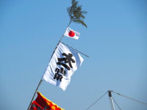 御幣鯛を奉納するため神社港に到着した太一御用船