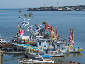 御幣鯛を奉納するため篠島から神社港に到着した太一御用船