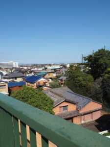 一色大橋から望んだ豊玉稲荷大明神（伊勢市神社港）