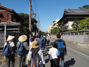 夫婦岩表参道にて（伊勢市二見町茶屋）