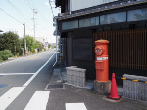 久居八幡宮近くの丸ポスト（津市久居二ノ町）