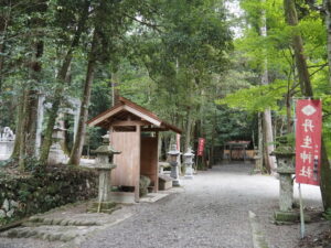 手水舎付近（丹生神社）